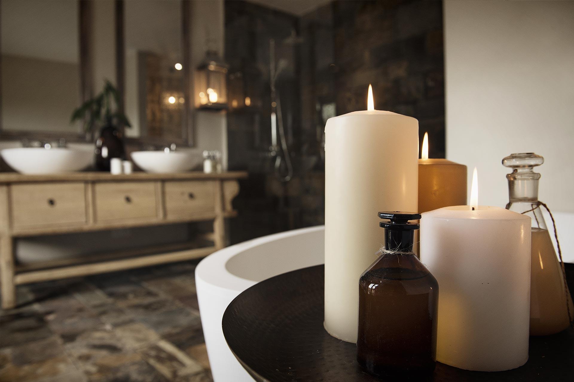 Ensuite bathroom of room in Siringit Villa by Mantis